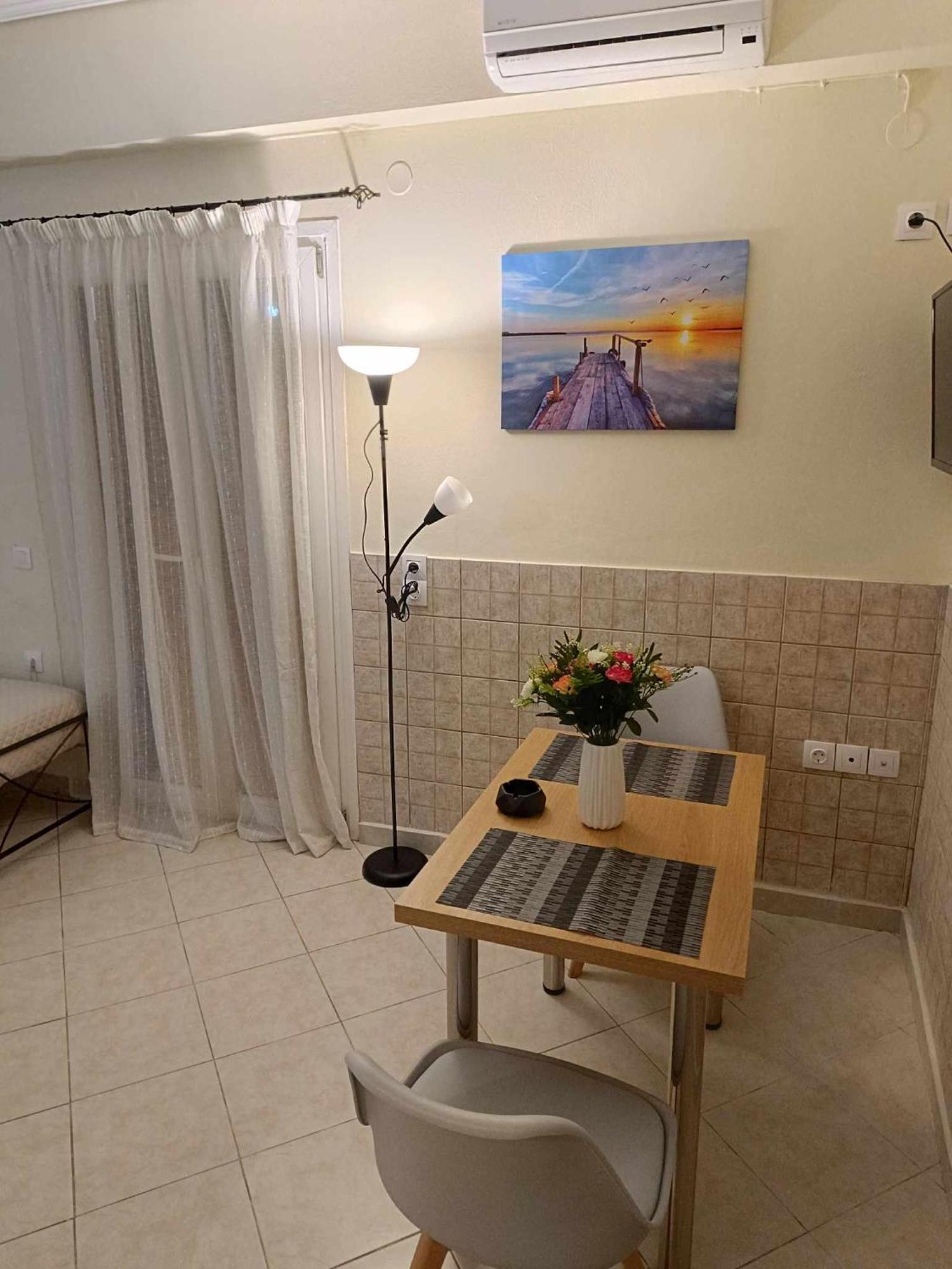 Lagadas Shiny Apartment